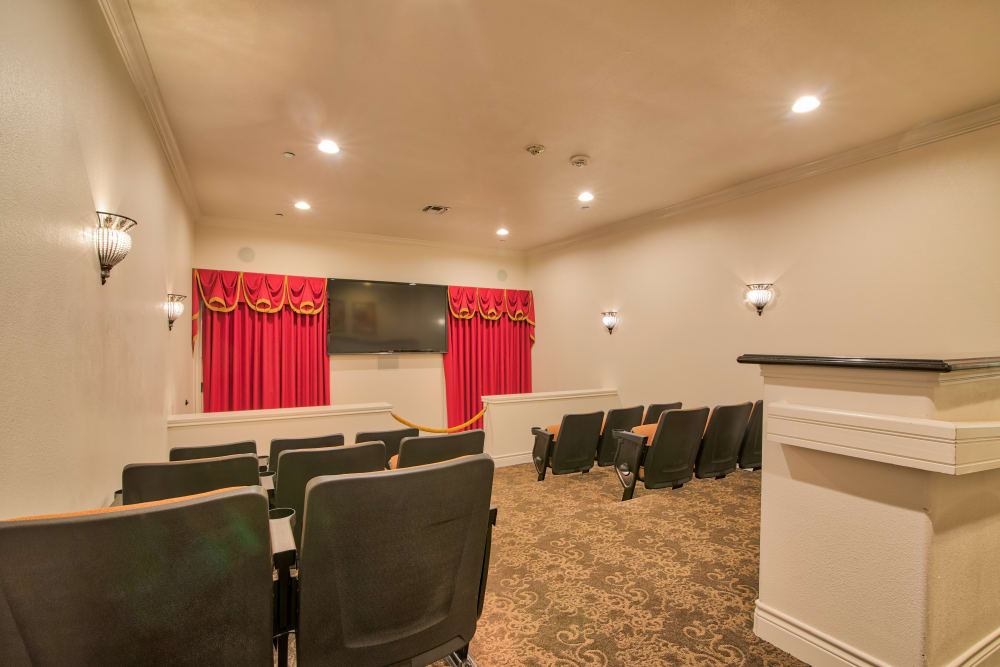 Viewing room at Pelican Bay in Beaumont, Texas
