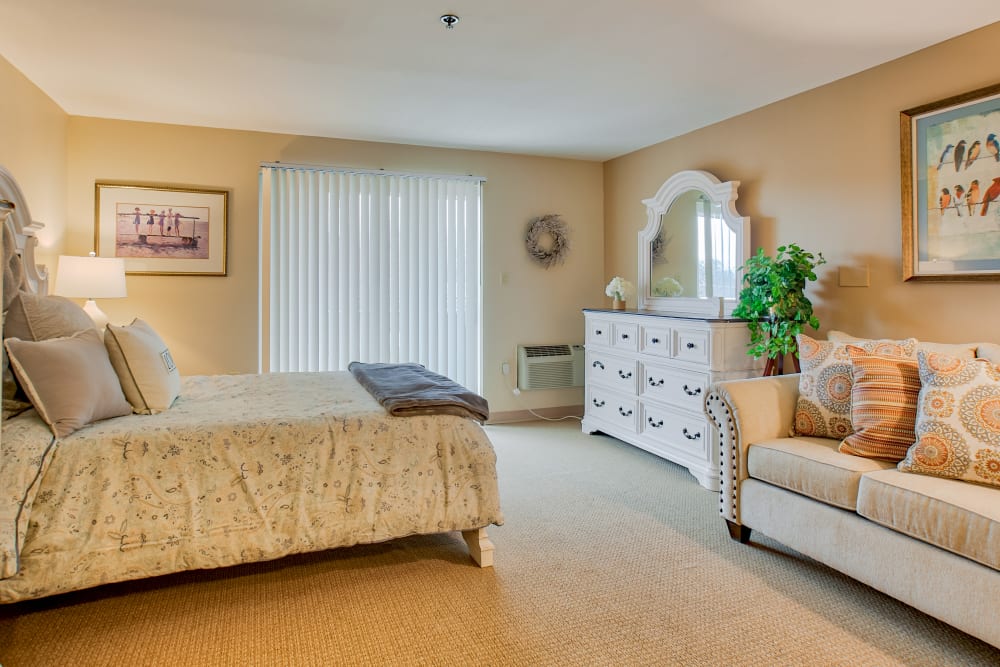 A spacious bedroom layout with room for a bed, a couch and a dresser at Chapel Hill in Cumberland, Rhode Island