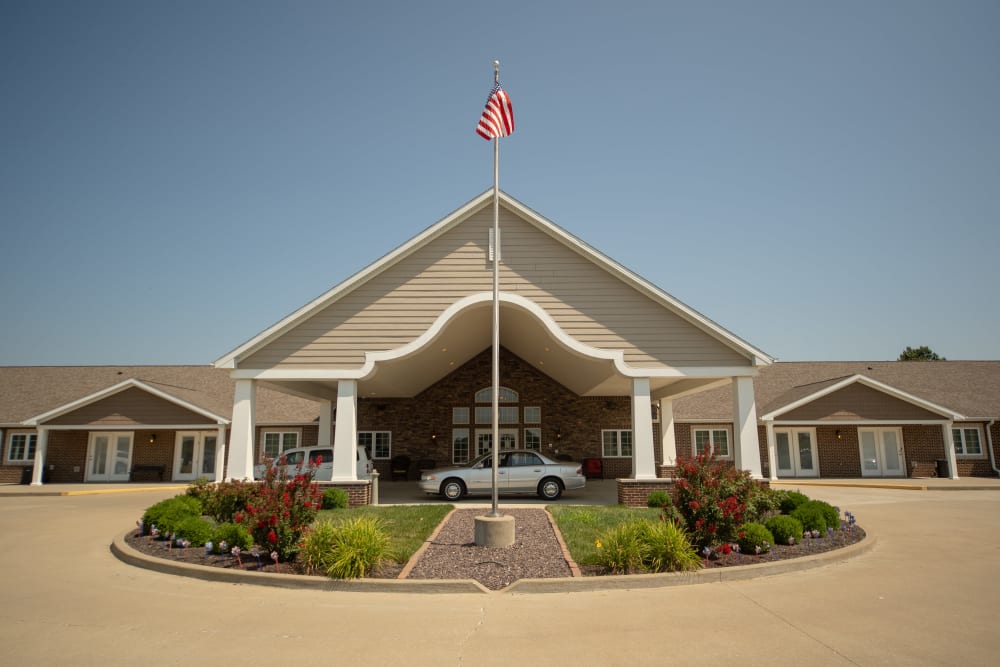 Main entrance and the looping driveway at Villas of Holly Brook Herrin in Carterville, Illinois