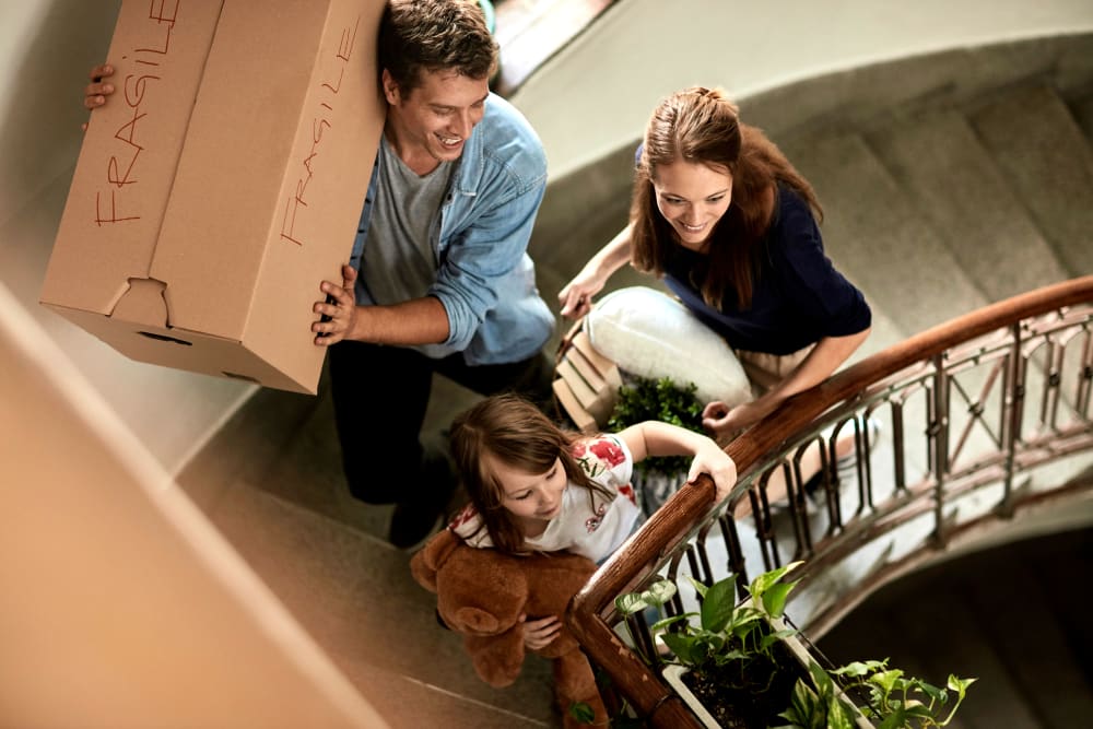 Couple moving items from storage into new home near Devon Self Storage in Holland, Michigan