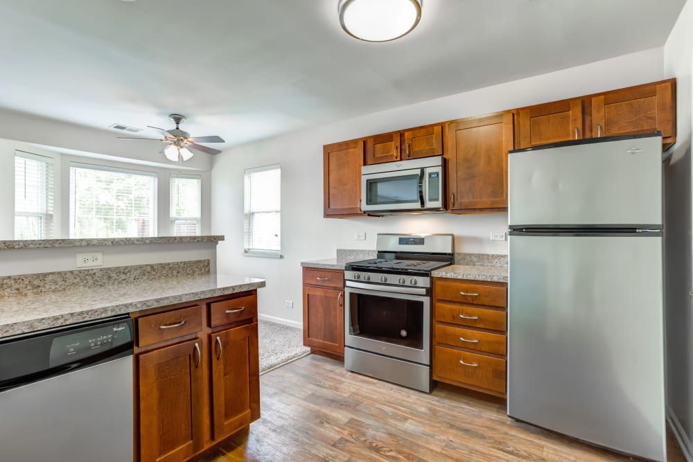 Aurora, IL Townhomes for Rent | Lakeview Townhomes at Fox ...