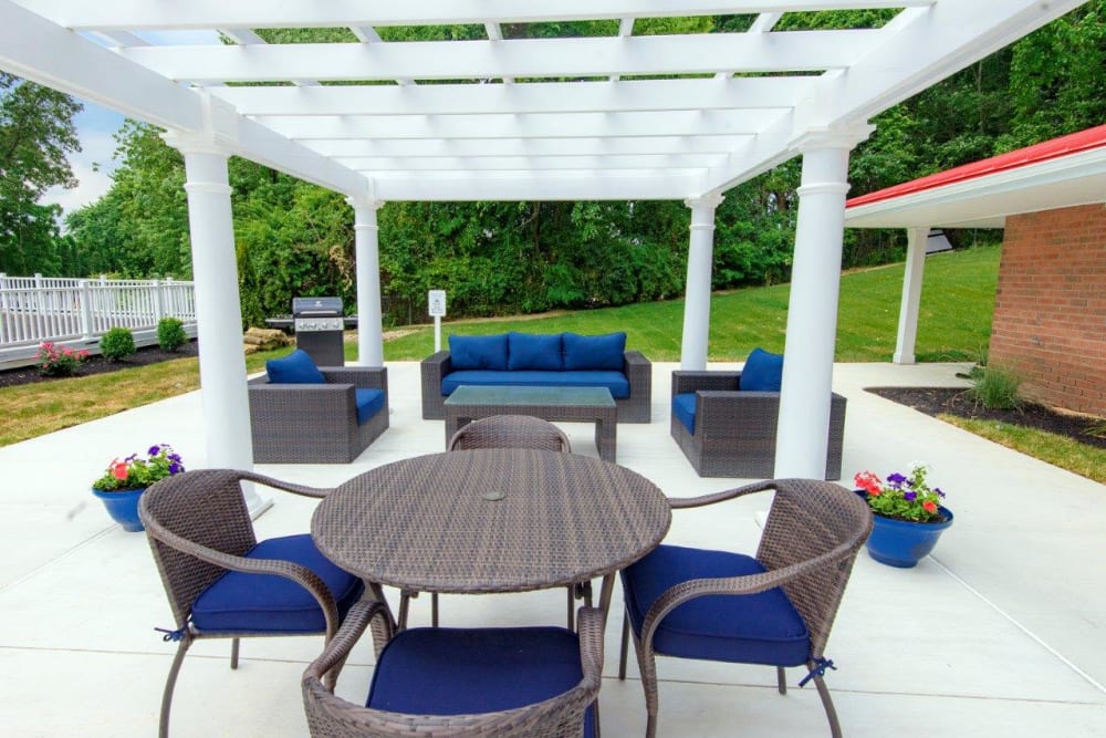 Poolside seating at Strafford Station Apartments in Wayne, Pennsylvania