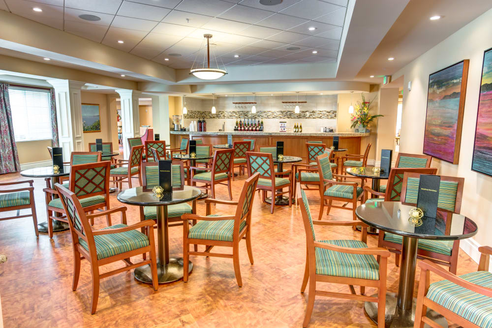 Breakfast dining room with a serving bar at The Meridian at Boca Raton in Boca Raton, Florida