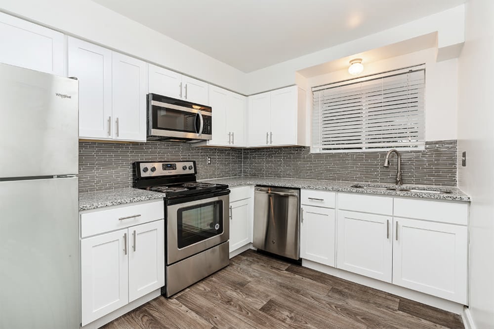 Beautiful Kitchen at Lincoya Bay Apartments & Townhomes in Nashville, Tennessee