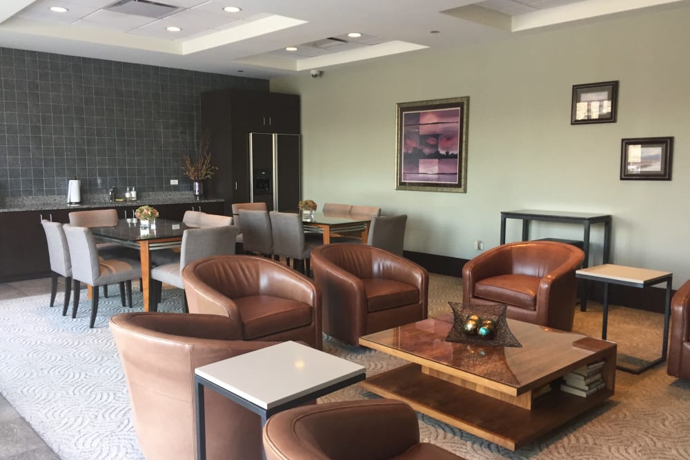 Cozy community lounge area at 301 Riverwalk Place in Buffalo Grove, Illinois