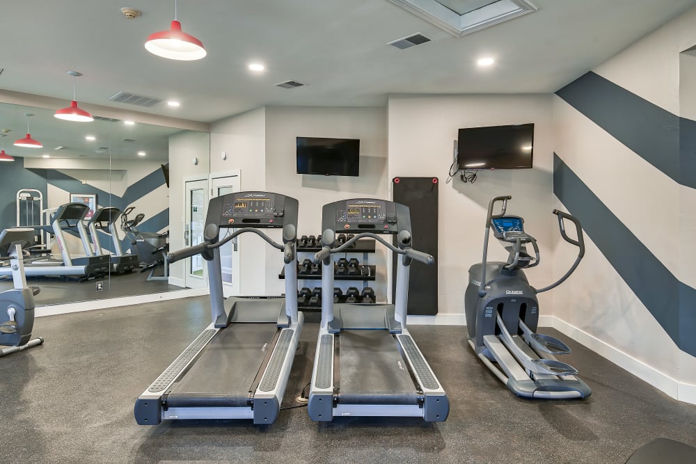 Enjoy Apartments with a Gym at Kingscrest Apartments 