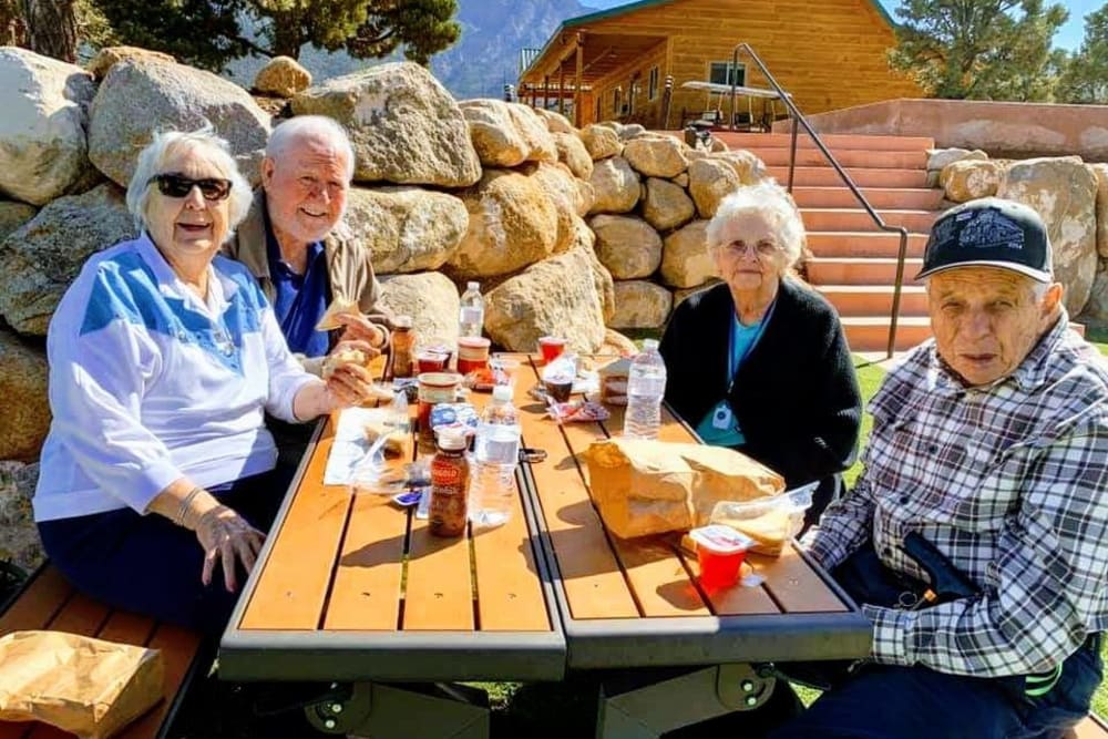 Residents enjoying time outside at The Retreat at Sunriver in St. George, Utah