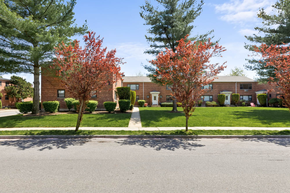 Photos of Eagle Rock Apartments at Hicksville in Hicksville, NY