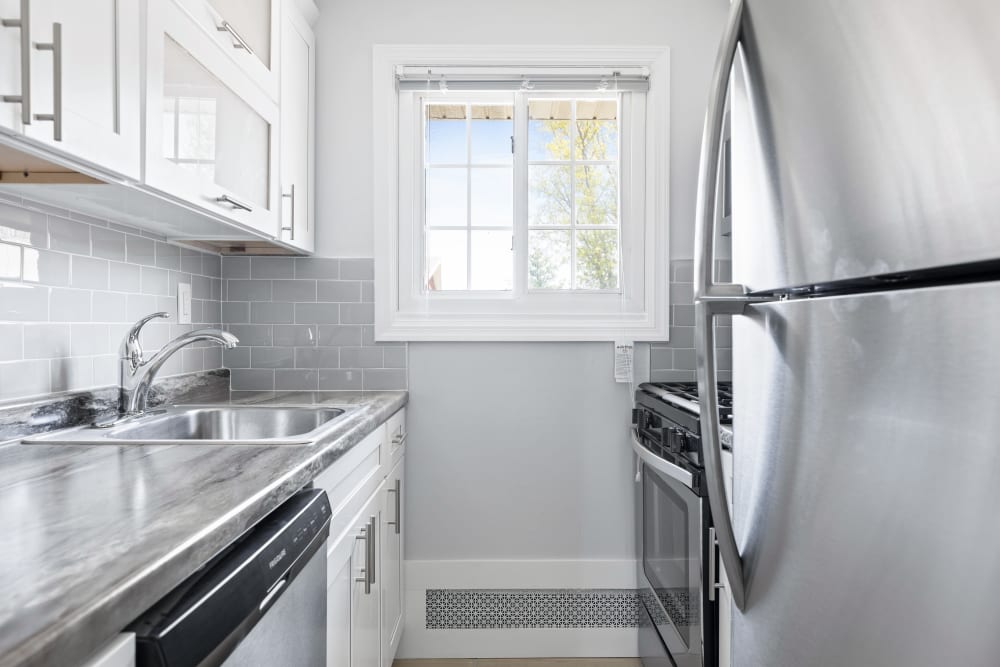 Fully equipped kitchen at Eagle Rock Apartments at Mineola in Mineola, New York