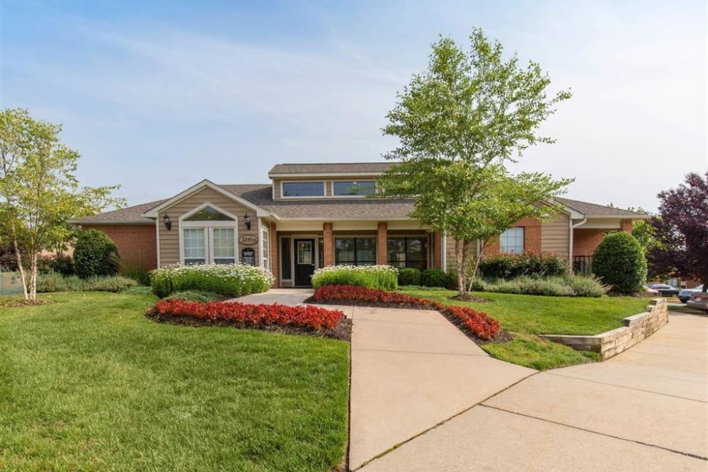 Lush landscaping at Hampton Point Apartment Homes in Silver Spring, Maryland