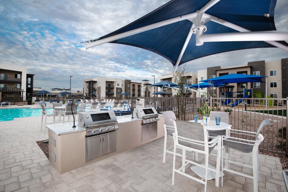 Swimming pool with barbeque at Sky at Chandler Airpark