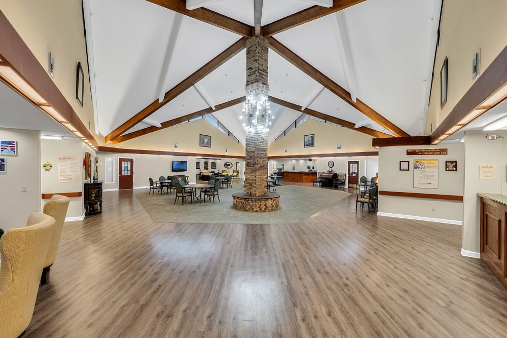 Common area with couches at Forest Oaks of Spring Hill