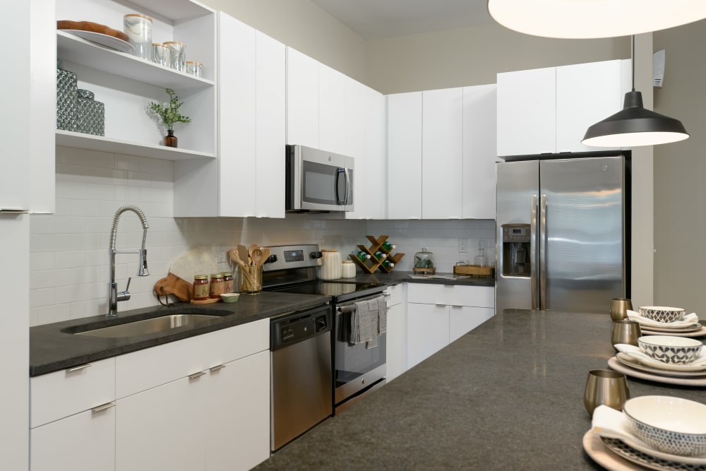 Fully equipped kitchen at Bluebird Row in Chattanooga, Tennessee