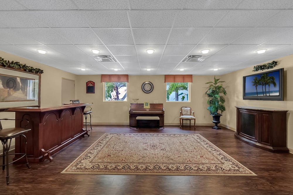 Lounge area at {location_name}} in Lake Placid, Florida