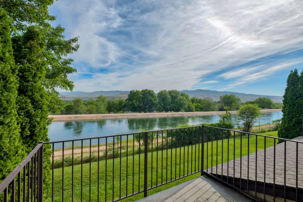 Lush landscape views at Monterra Townhomes in Boise, Idaho