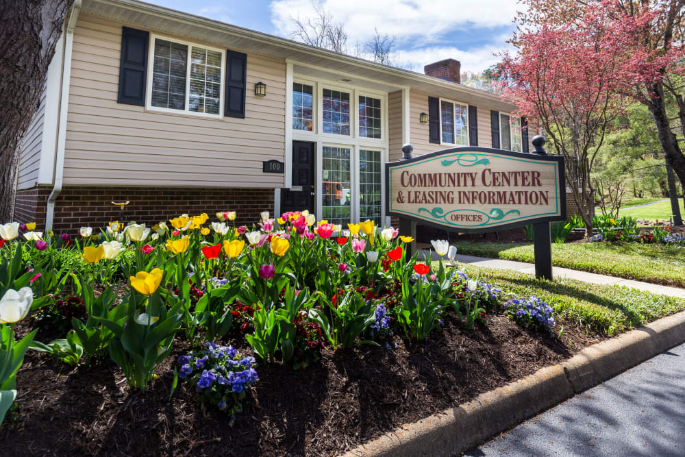 Community entrance at Salem Wood Apartments in Salem, Virginia