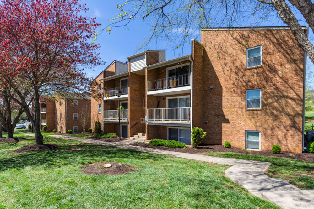 Exterior view of The Crest Apartments in Salem, Virginia