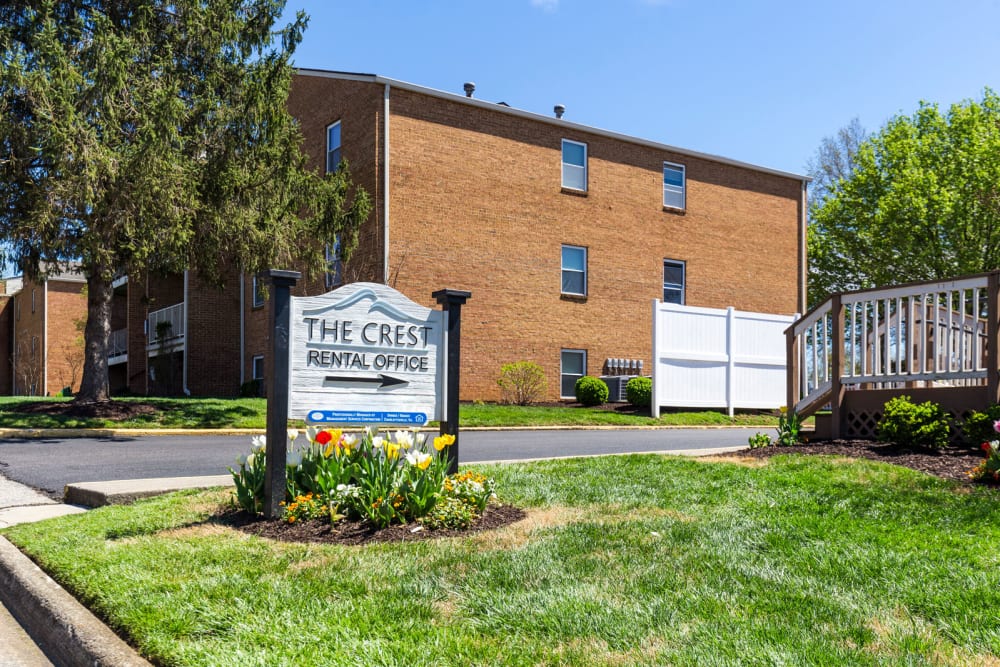 Front entrance to The Crest Apartments in Salem, Virginia