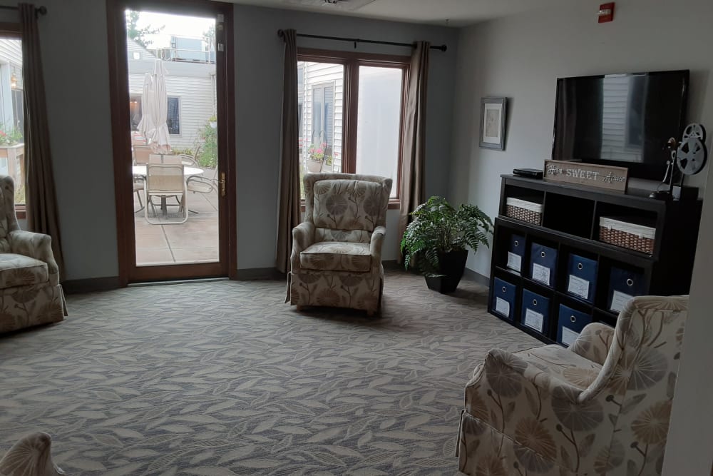 Comfortable sitting room with TV at The Atrium in Rockford, Illinois.