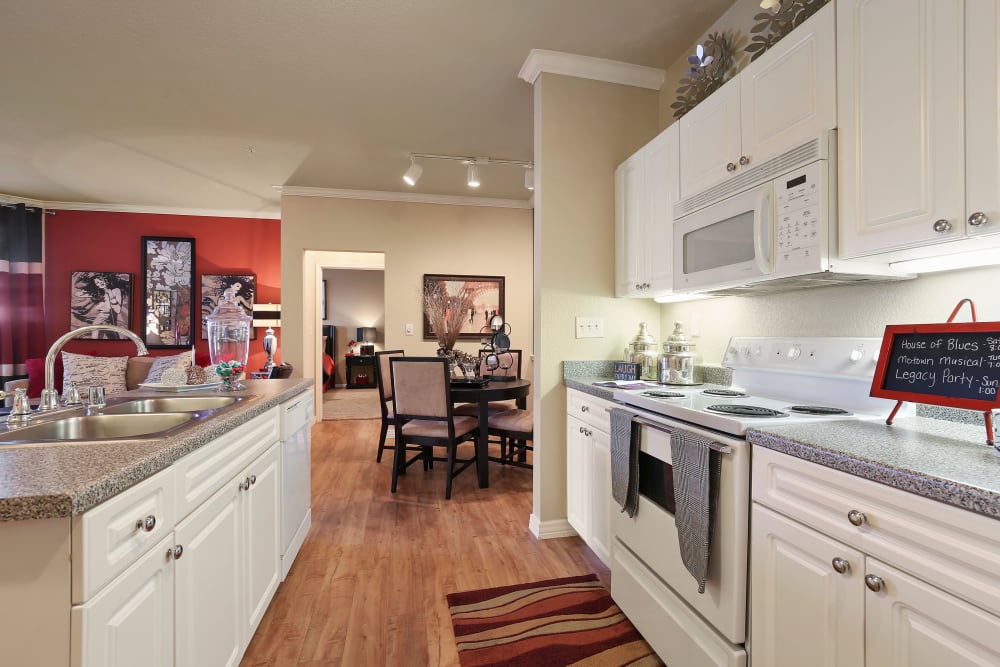 Fully equipped kitchen at The Lyndon in Irving, Texas