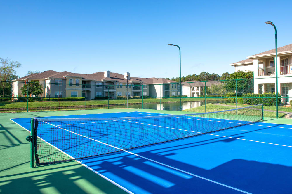 Very well-maintained tennis courts at Cape House in Jacksonville, Florida