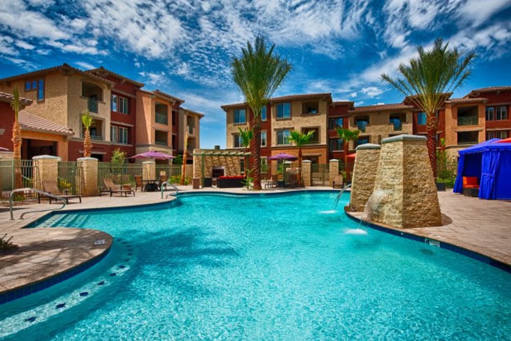 Apartments in Chandler, AZ w/ a Gym, Pool, Walkin Closets & Garages*