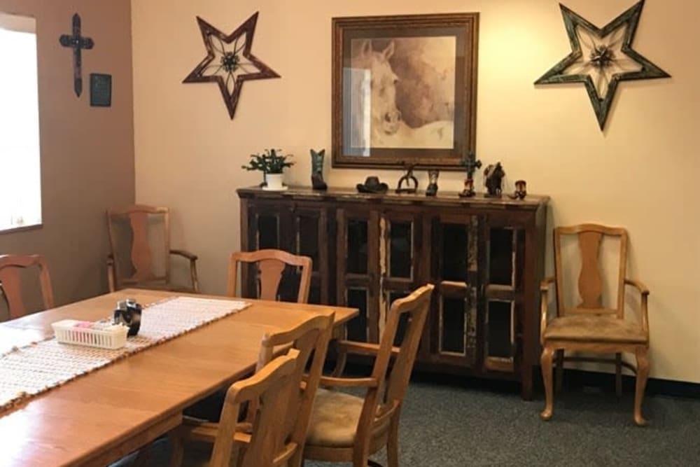 Cozy resident dining room at Lawton Senior Living in Lawton, Iowa.