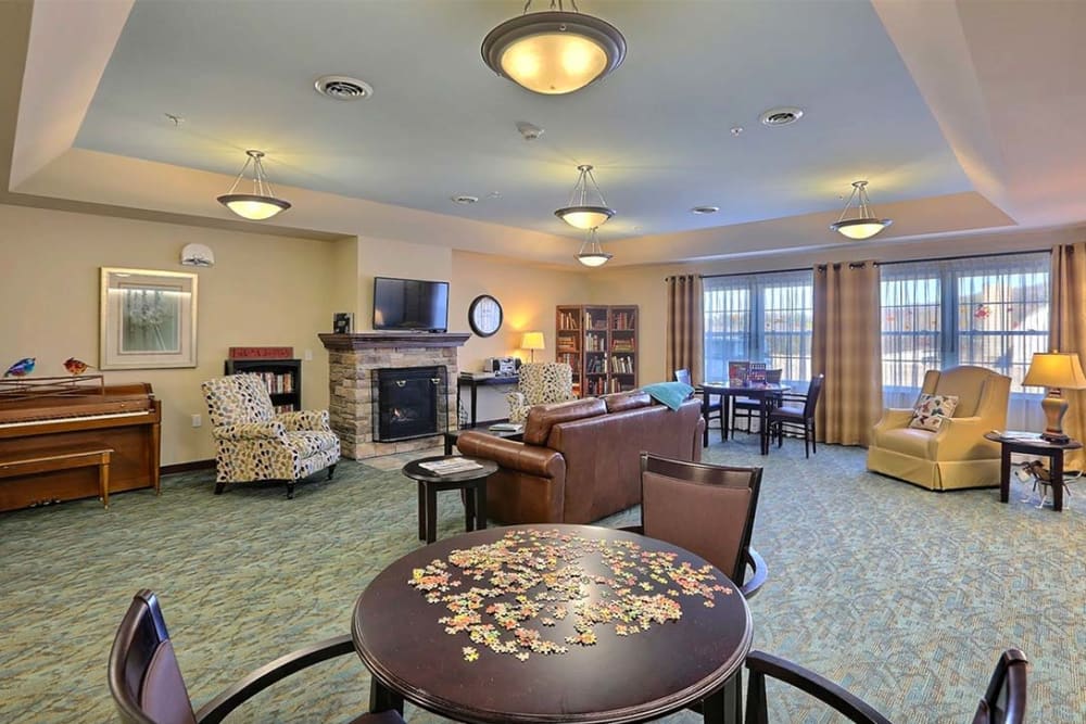 Resident lounge with puzzles and books at Milestone Senior Living Cross Plains in Cross Plains, Wisconsin. 