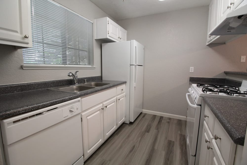 Open-concept kitchen of Foothill Terrace in Auburn, California