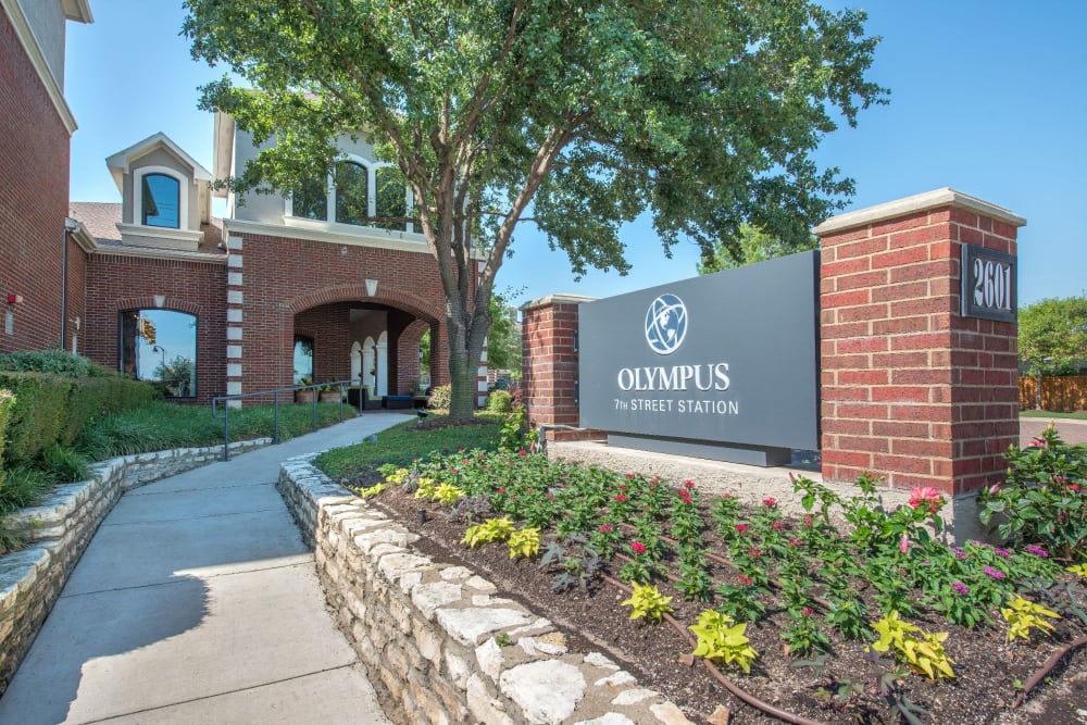 Front entrance to community of Olympus 7th Street Station in Fort Worth, Texas