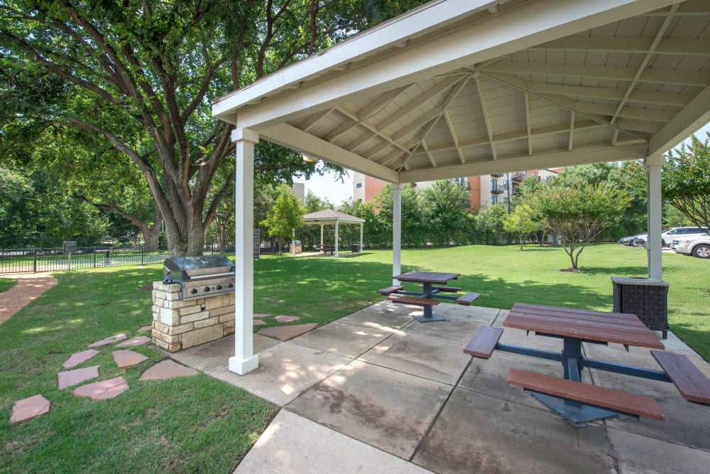 Private park with gazebo and gas grill at Olympus 7th Street Station in Fort Worth, Texas