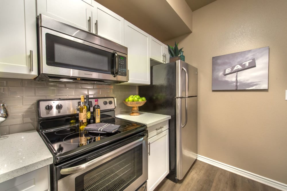 Modern kitchen with elegant finishes at Olympus 7th Street Station in Fort Worth, Texas