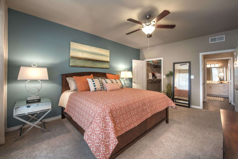 Large bedroom with lofty 9-foot ceiling at Olympus 7th Street Station in Fort Worth, Texas