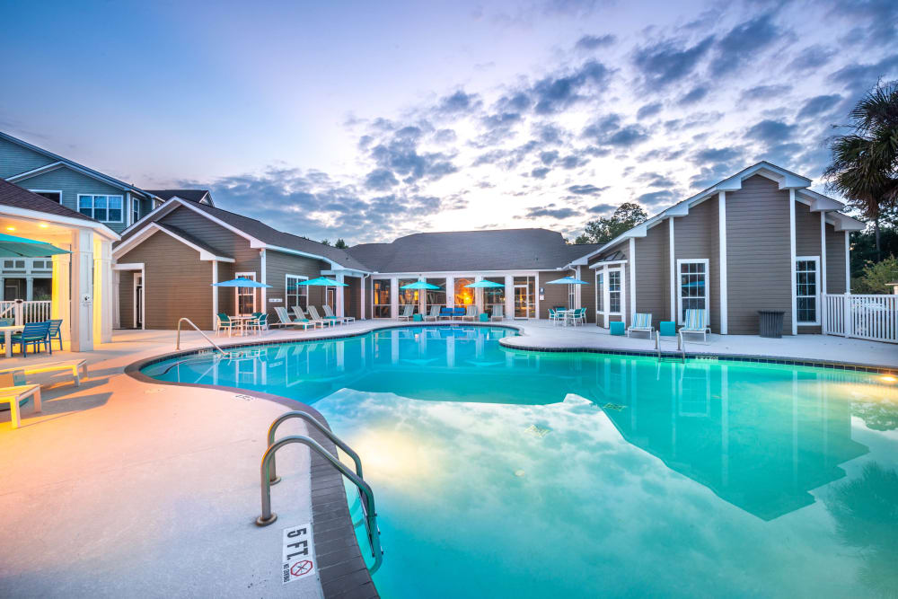 Resort-style swimming pool at Olympus Fenwick in Savannah, Georgia