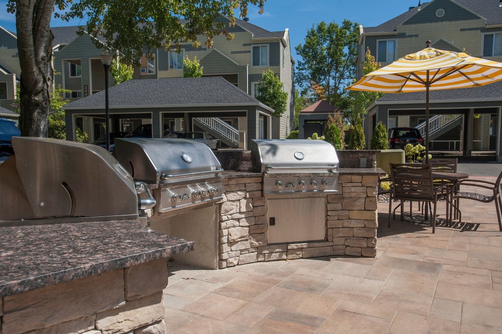 Outdoor, poolside grilling station at Waterhouse Place in Beaverton, Oregon