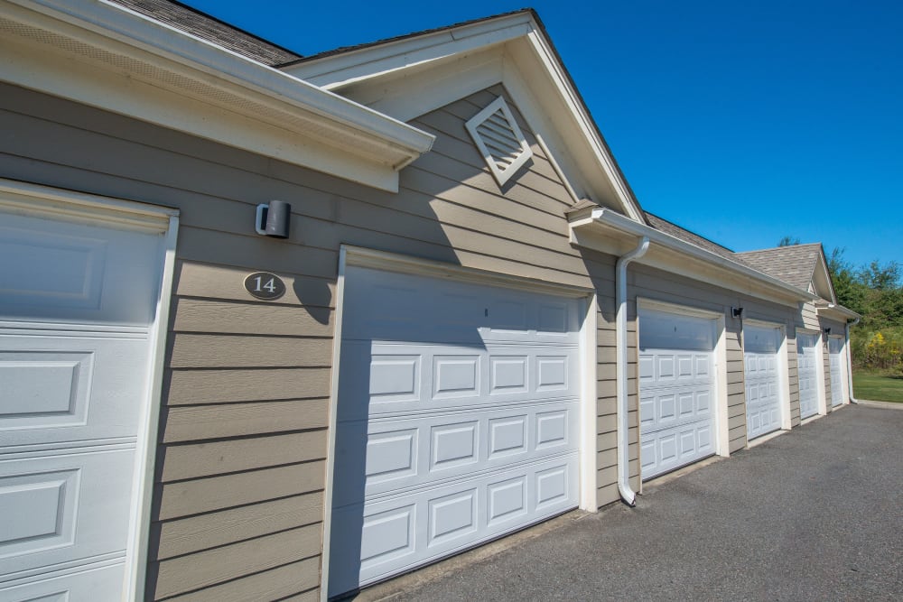 Garages available at Odyssey Lake in Brunswick, Georgia