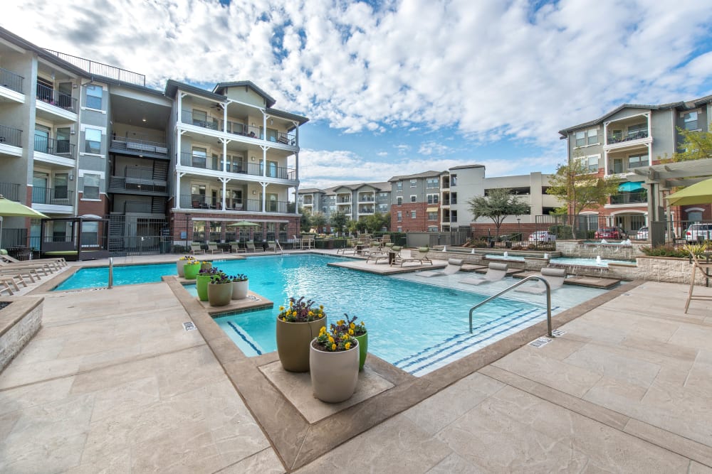 Resort-style swimming pool at Olympus Las Colinas in Irving, Texas