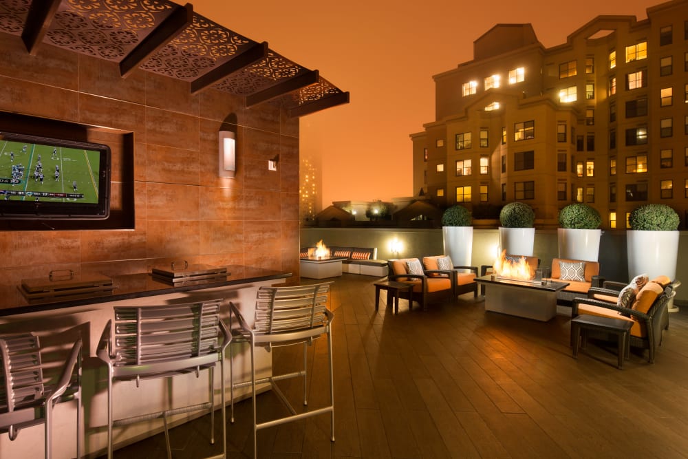 Rooftop lounge with comfortable seating at dusk at Tower 737 Condominium Rentals in San Francisco, California