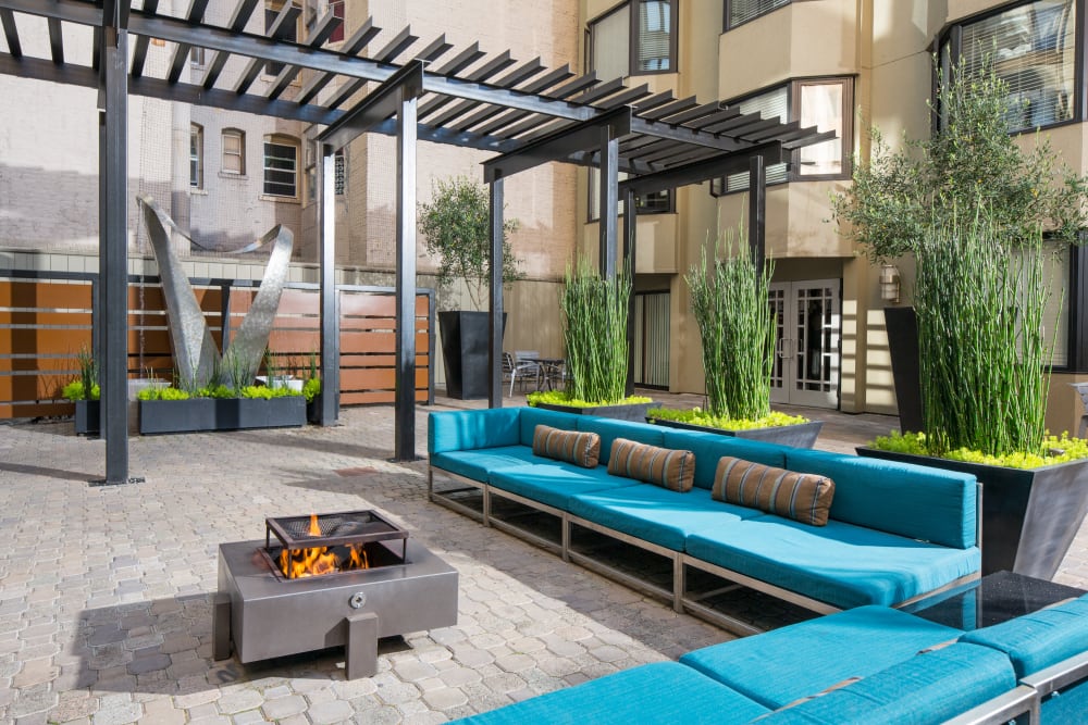 Ground-level lounge with a fire pit at Tower 737 Condominium Rentals in San Francisco, California