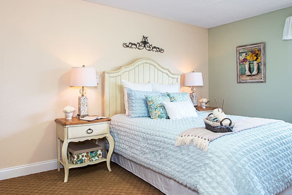 Cozy bedroom at Grand Villa of Lakeland in Florida