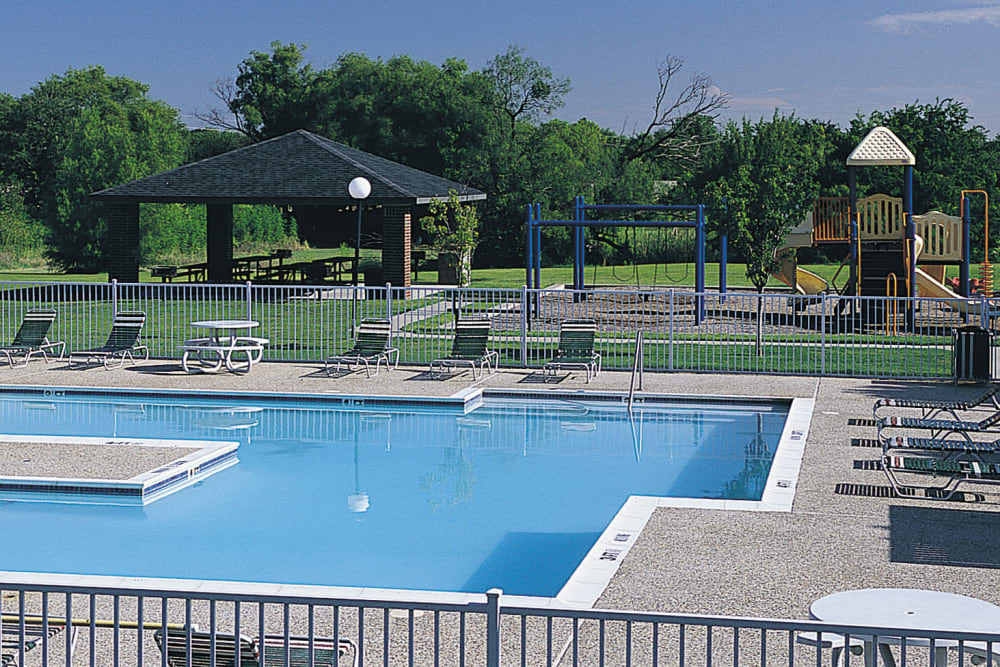 Pool at Carrollton Park of North Dallas