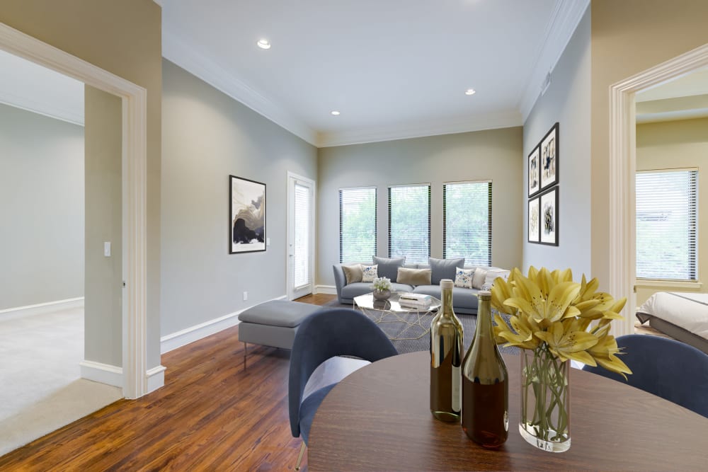 Photos of Rienzi at Turtle Creek Apartments in Dallas, Texas