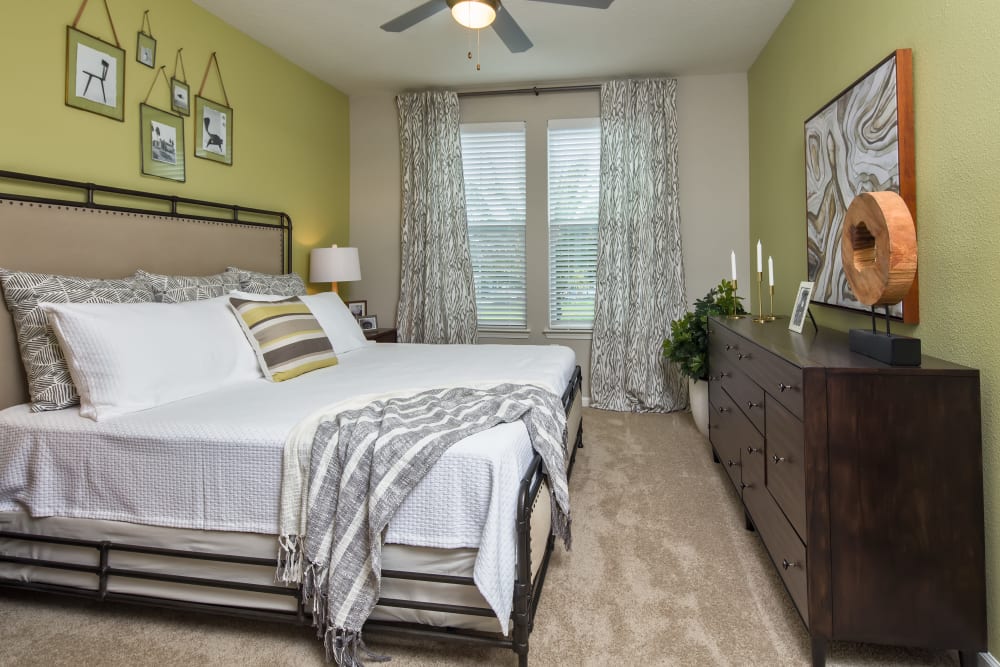 Bedroom with a ceiling fan at Linden Audubon Park in Orlando, Florida