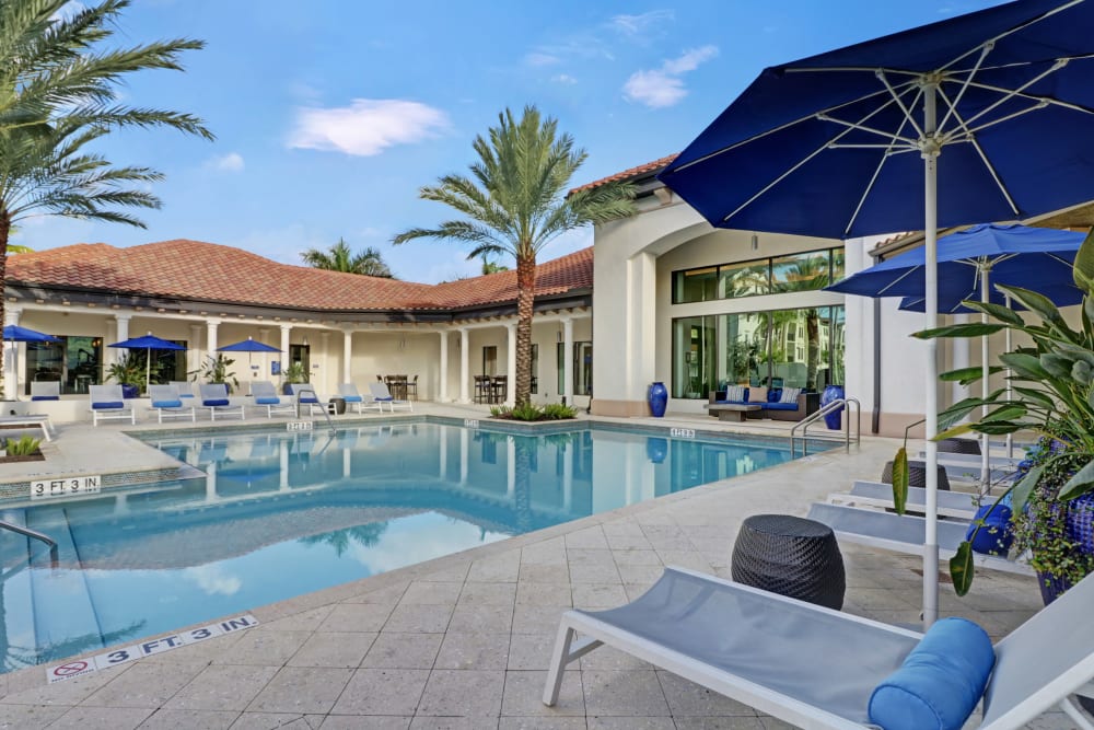 Sparkling resort-style swimming pool at Linden Pointe in Pompano Beach, Florida