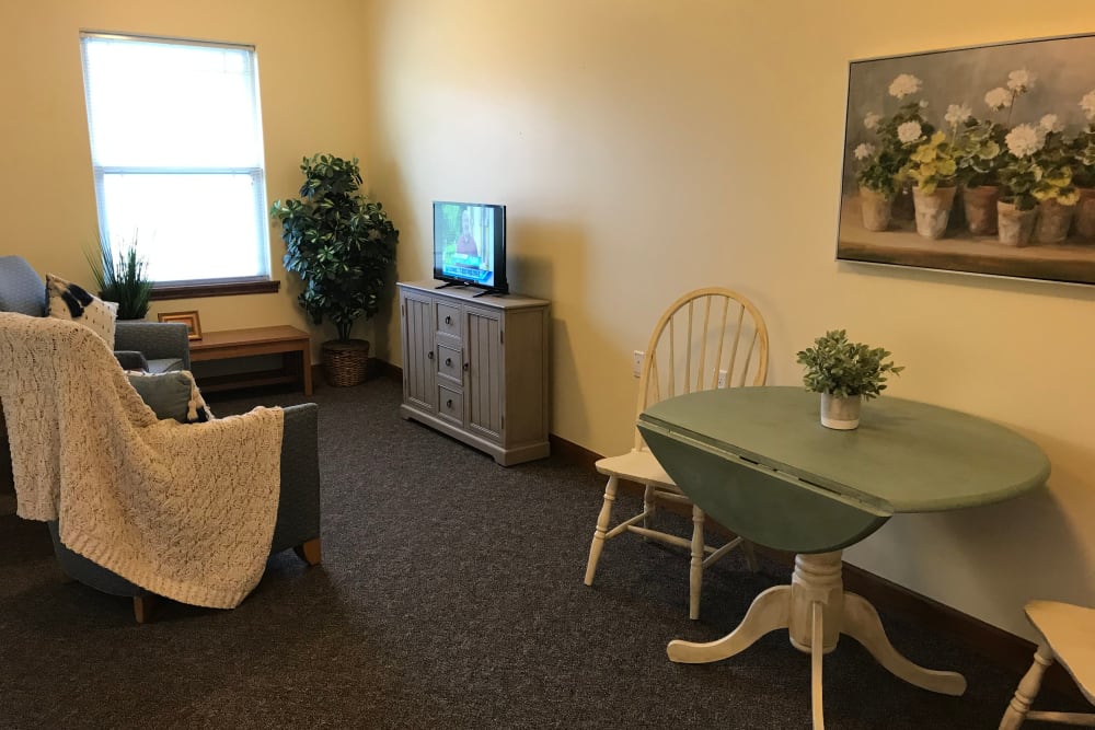 Comfortable living room at Addington Place of Des Moines in Des Moines, Iowa.