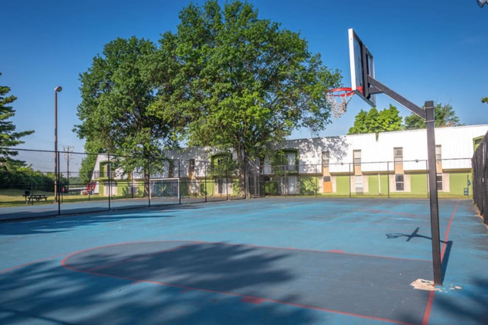 Community outdoor basketball court at The Highland on Briley in Nashville, Tennessee