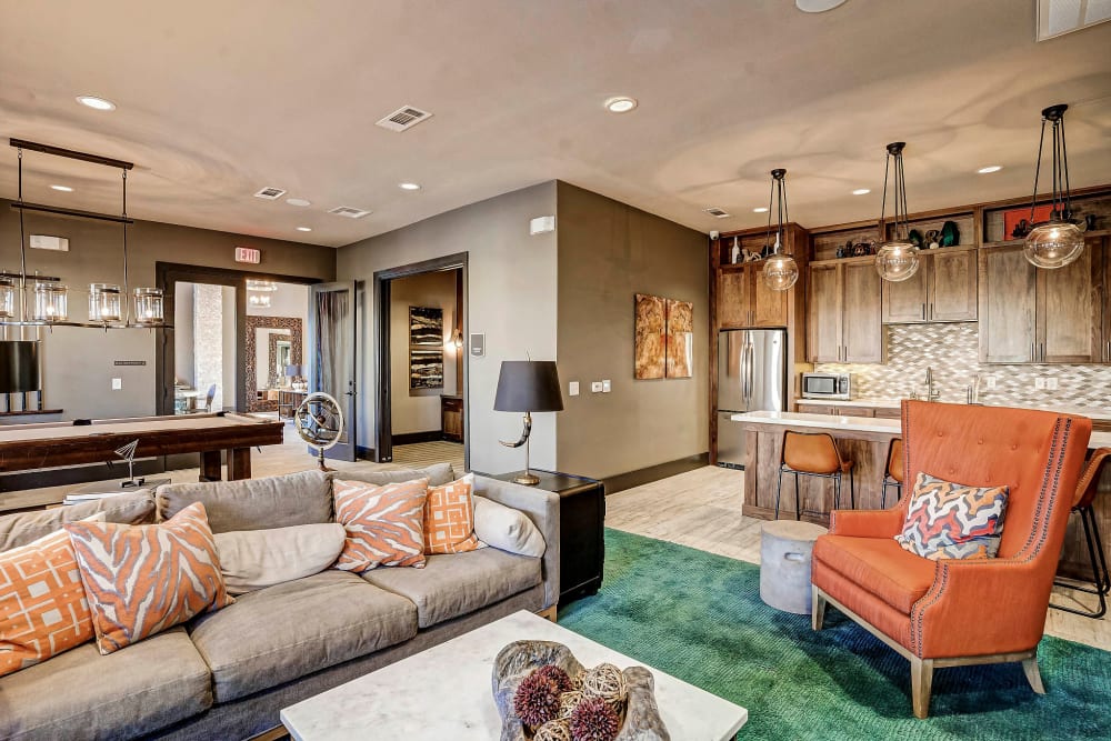 Luxurious clubhouse lounge at Sundance Creek in Midland, Texas