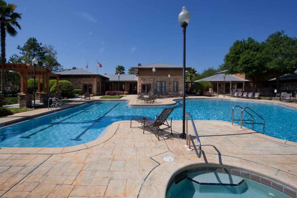 Beautifully designed swimming pool and spa area at Wimberly at Deerwood in Jacksonville, Florida