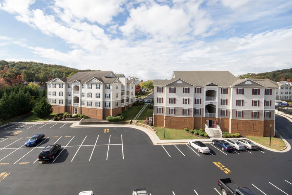 Building view of Sunchase at James Madison in Harrisonburg, Virginia