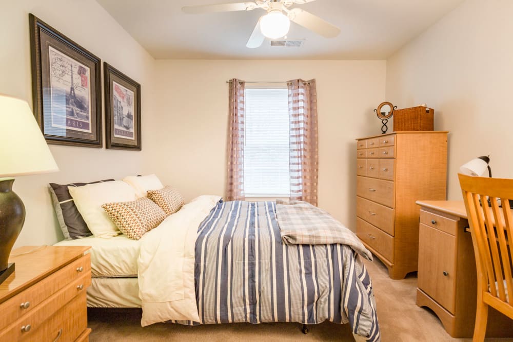 Bedroom with desk space at Belmont Landing in Farmville, Virginia